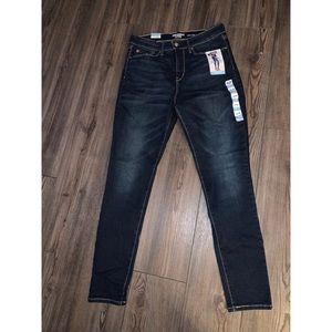Levi’s Denizen High-Rise Skinny Jeans